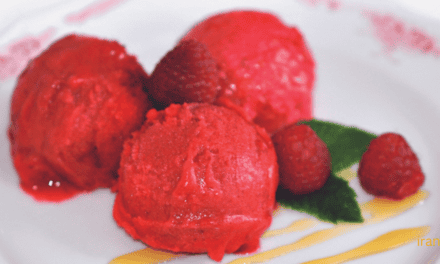 تهیه بستنی خوشمزه میوه ای سریع و آسان