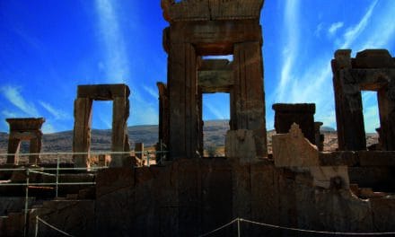 کشف دروازه ۱۲ متری شهر پارسه