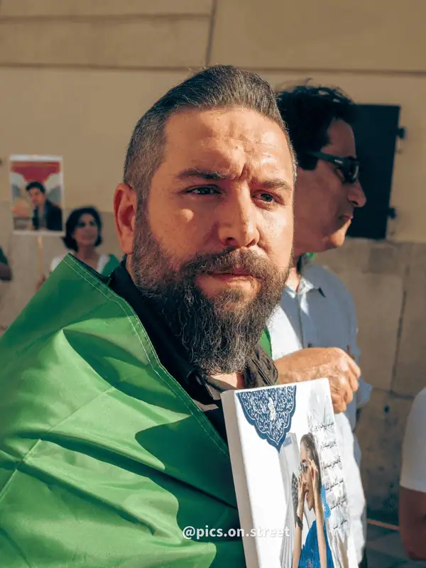برادر جانباخته راه آزادی ، نازنین اسمی خانی
07062026_pics_on_street..png