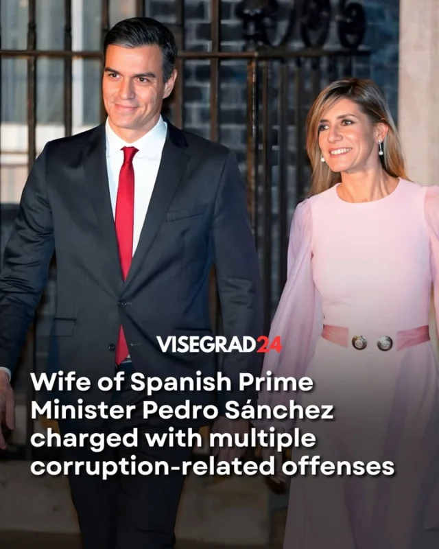 Begoña Gómez, die Ehefrau des spanischen Linkspolitikers Pedro Sánchez, wurde offiziell wegen mehrerer Korruptionsdelikte angeklagt, darunter Einflussnahme, Wirtschaftskriminalität, Veruntreuung und Unterschlagung.
Die Ermittlungen begannen im April 2024 nach einer Anzeige der Antikorruptionsorganisation Manos Limpias, die Gómez vorwarf, ihre Position missbraucht zu haben, um öffentliche Aufträge zu beeinflussen und sich Sponsorengelder von Universitäten zu sichern. Pedro Sánchez nahm sich daraufhin fünf Tage Zeit, um über einen möglichen Rücktritt aufgrund der Vorwürfe nachzudenken, entschied sich aber letztendlich, im Amt zu bleiben.