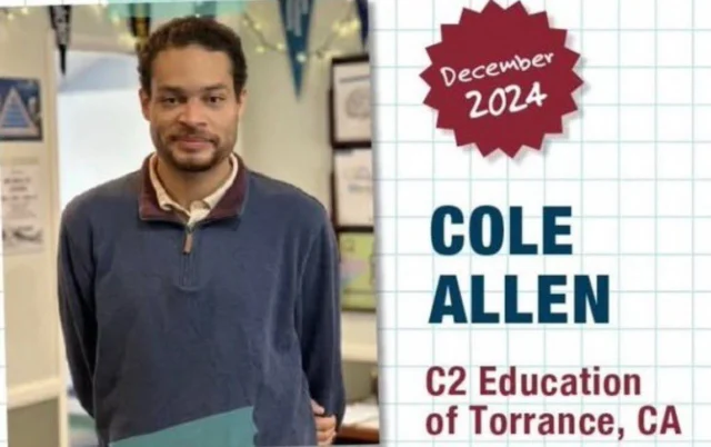 Der Schütze beim Abendessen der Korrespondenten des Weißen Hauses wurde als der 31-jährige Cole Allen aus Torrance, Kalifornien, identifiziert.
Er arbeitet als Lehrer und wurde kürzlich als „Lehrer des Monats im Bezirk Los Angeles“ ausgezeichnet.