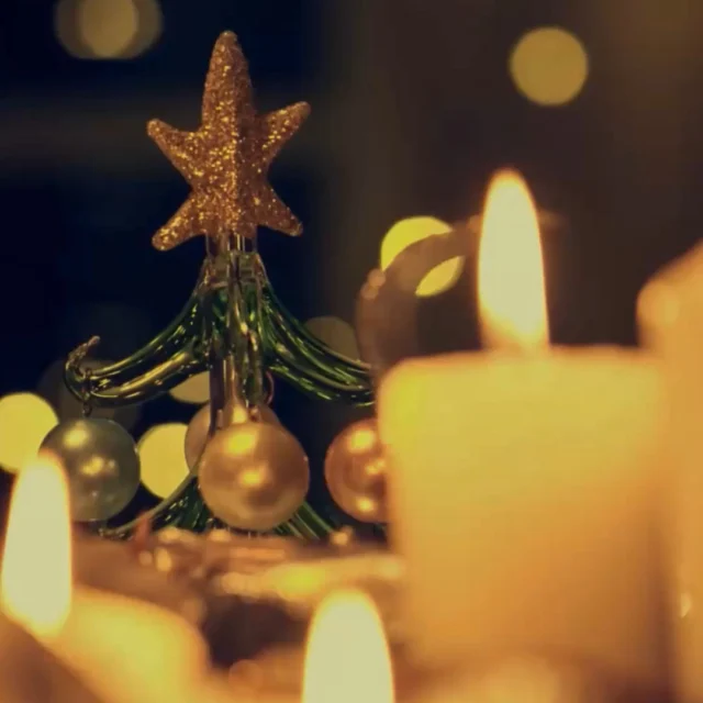 کریسمس شاد و خرم
با آرزوی روزهای بهتر
Frohe Weihnachten und besinnliche Feiertage! Möge diese Zeit voller Liebe, Freude und Wärme sein. 
#سایت_ایرانیان_اتریش
irani.at
#IRANISCH_ÖSTERREICHISCHE_COMMUNITY