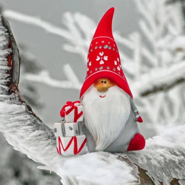 روز نیکولاس در اتریش
 وقتی صبح روز بعد از خواب بیدار می شوند، اغلب آنها را پر از شیرینی، آجیل و هدایای کوچکی می بینند که بابانوئل (یا والدینشان) مخفیانه داخل آن گذاشته اند.
بیشتر بخوانید در #سایت_ایرانیان_اتریش
irani.at
#IRANISCH_ÖSTERREICHISCHE_COMMUNITY
Bearbeitet · 5 Tage